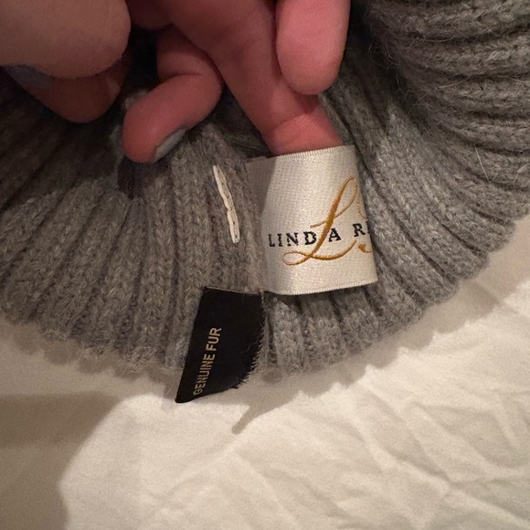 Linda Richard ha-11 grey fur Pom Pom hat beanie - Picture 5 of 7